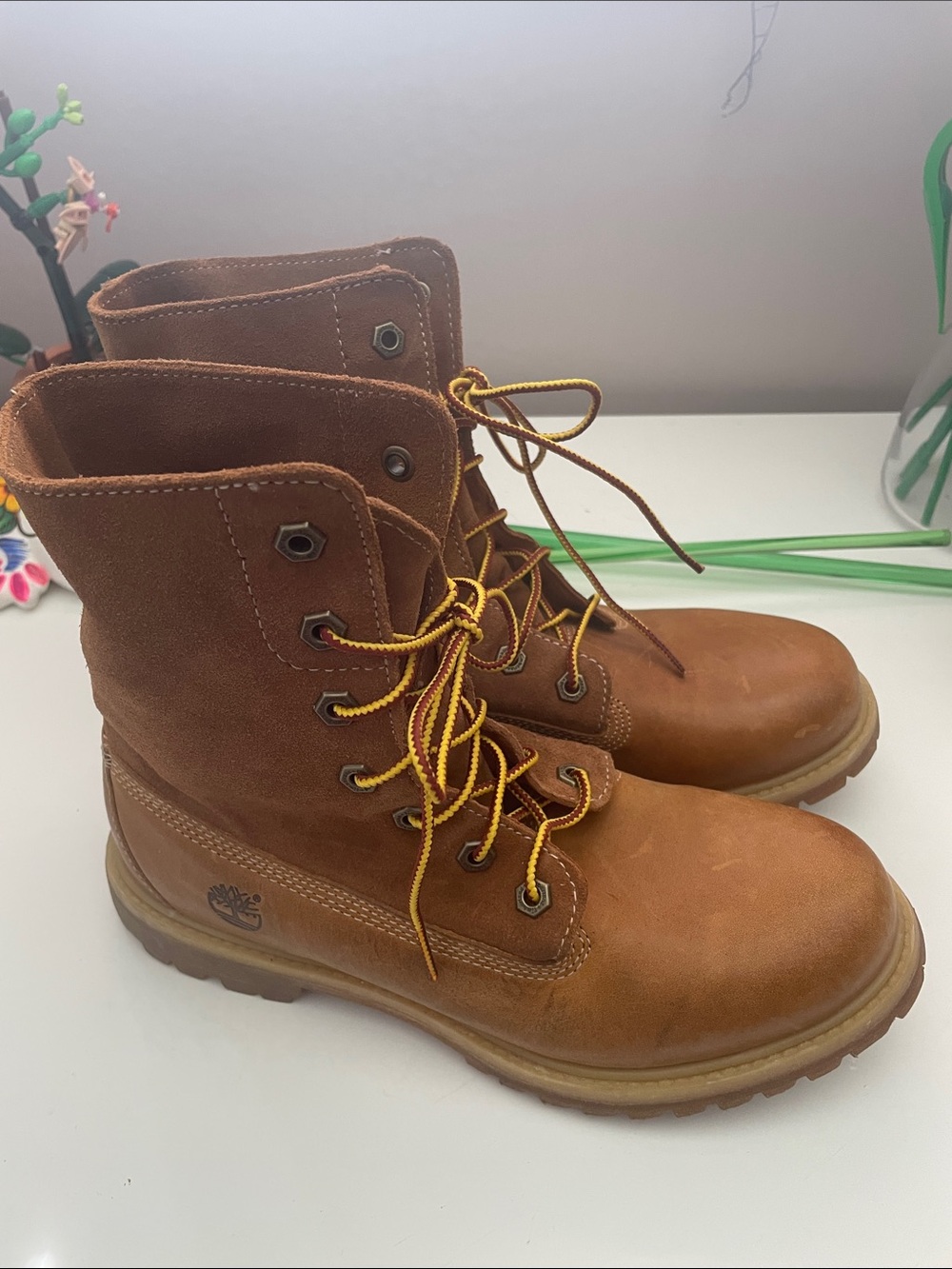 Timberland Tan/Brown Leather Lace-Up Boots with Yellow Laces
